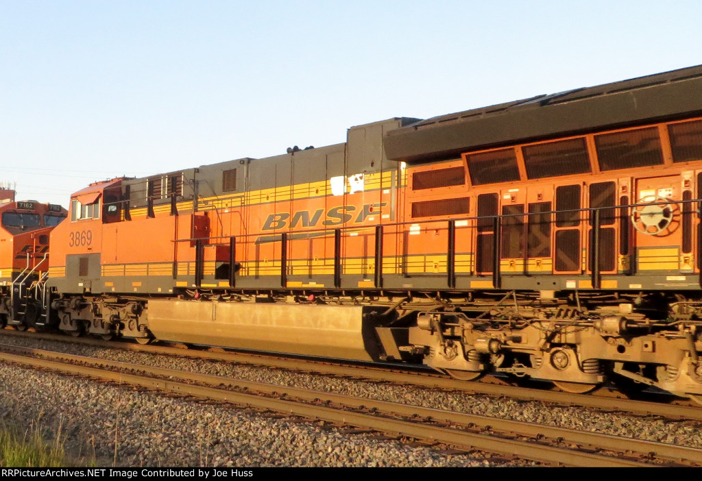 BNSF 3869